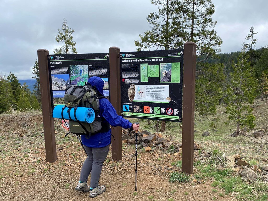 How to carry water backpacking